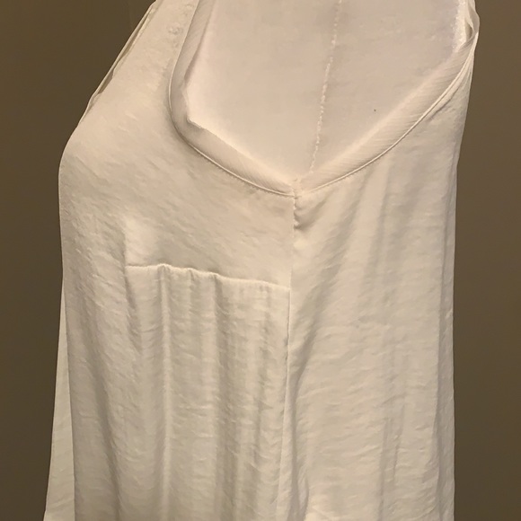 🎉HOST PICK🎉 Vera Wang sleeveless blouse - Picture 5 of 8